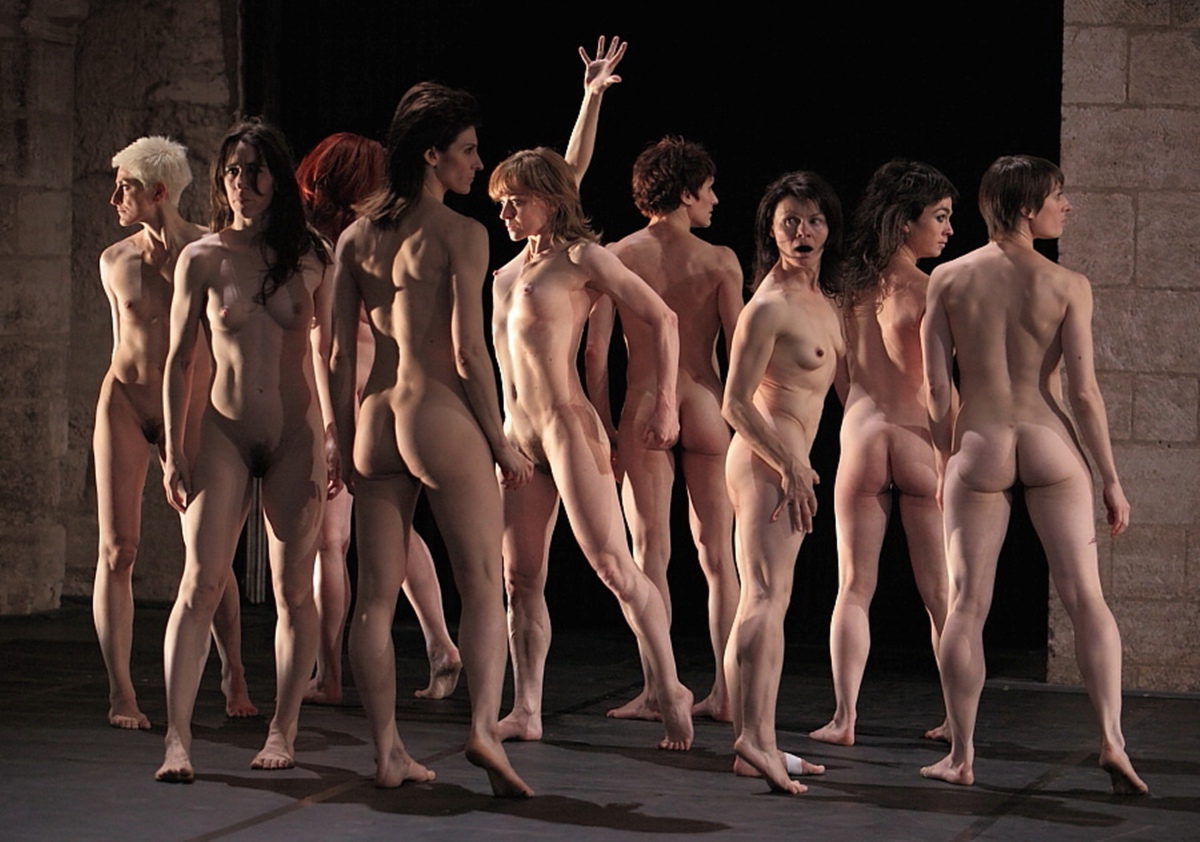 голые мужчины на сцене в театре фото 115